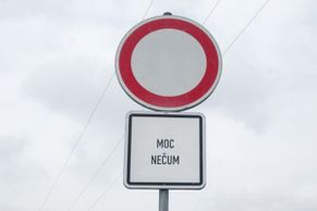 Nejlepší cedule 2018. Podívejte se na vtipné vzkazy, bizarní zákazy či varování kočce