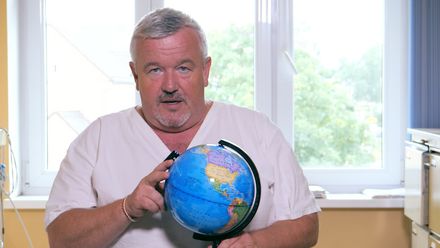 Své léky mějte u sebe i v letadle, radí odborník. Na dovolenou přibalte i oční kapky