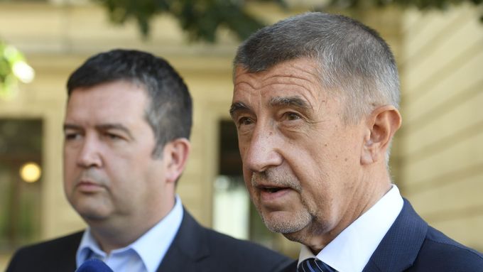 Premiér Andrej Babiš a předseda ČSSD Jan Hamáček po jednání o situaci kolem odvolání ministra kultury Antonína Staňka.