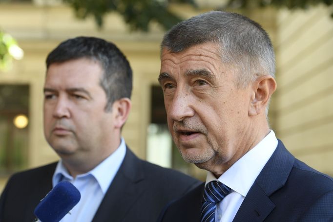 Premiér Andrej Babiš a předseda ČSSD Jan Hamáček po jednání o situaci kolem odvolání ministra kultury Antonína Staňka.