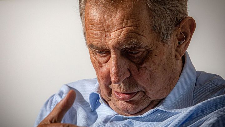 Polská média cupují Dudu za účast na oslavě Zemana. Byli to prý bál Putinových přátel