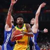 basketbal, MS 2019, Česko - Brazílie, Leandrinho se snaží prosadit proti české obraně