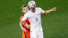 Patrik Schick a Matthijs de Ligt v osmifinále Nizozemsko - Česko na ME 2020