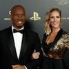 Zlatý míč 2022: moderátoři večera Didier Drogba a Sandy Heribertová