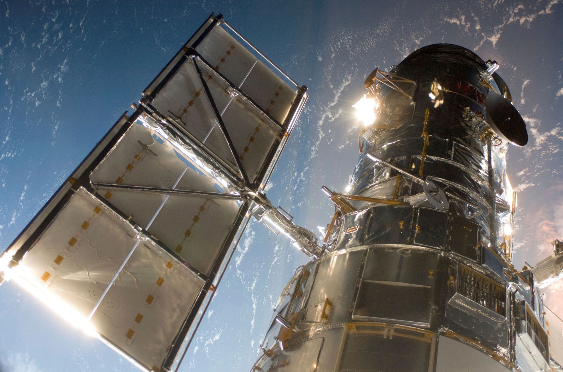 Mise raketoplánu Atlantis, která vedla k Hubbleovu vesmírnému teleskopu.