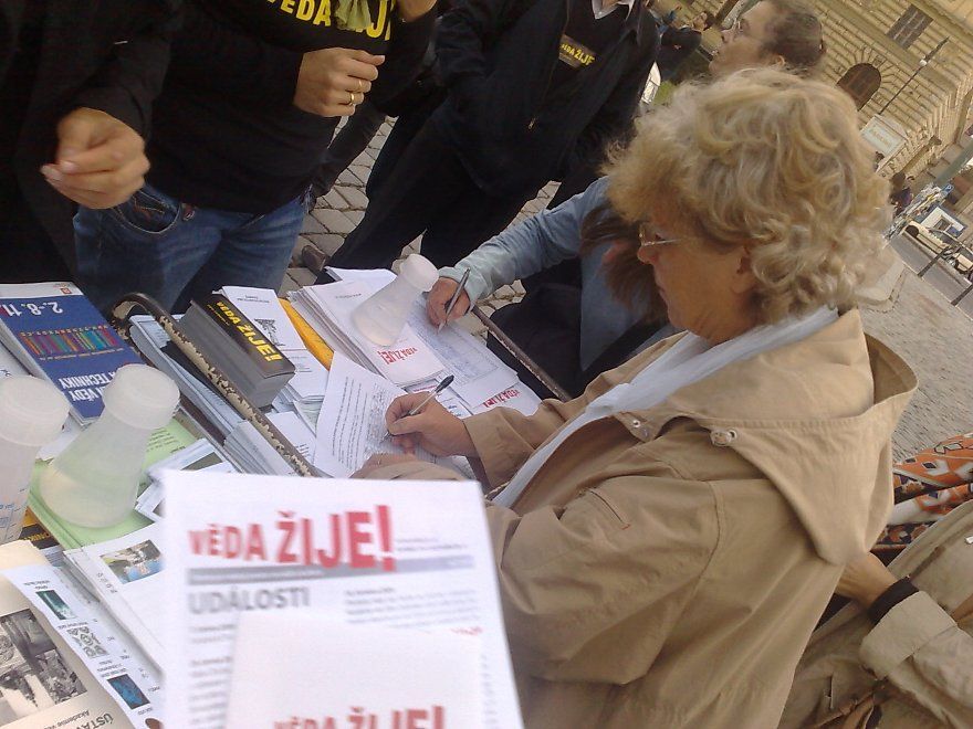 Demonstrace - Budoucnost není na prodej!