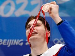 Slafkovský pomohl Slovákům k olympijskému bronzu coby nejužitečnější hráč hokejového turnaje.