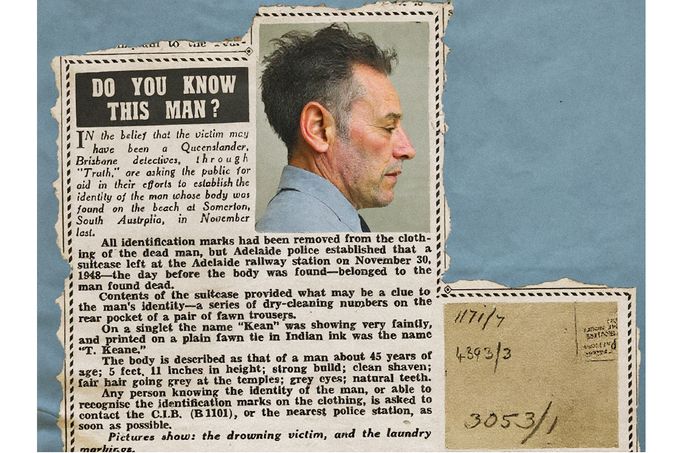 Reprofoto z dobových novin s výzvou k identifikaci neznámého muže, jehož tělo bylo nalezeno 1. prosince 1948 na pláži Somerton v jižní Austrálii. Kolorováno