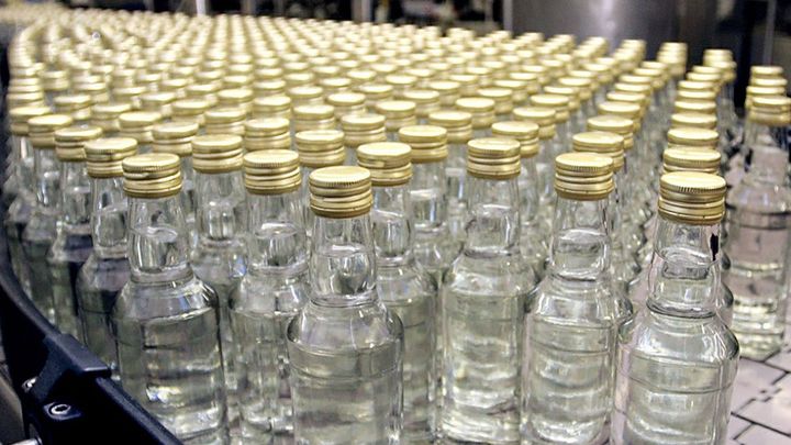Prodeje alkoholu v Rusku jsou na rekordu. Lidé ve válce více kupují vodku i vína