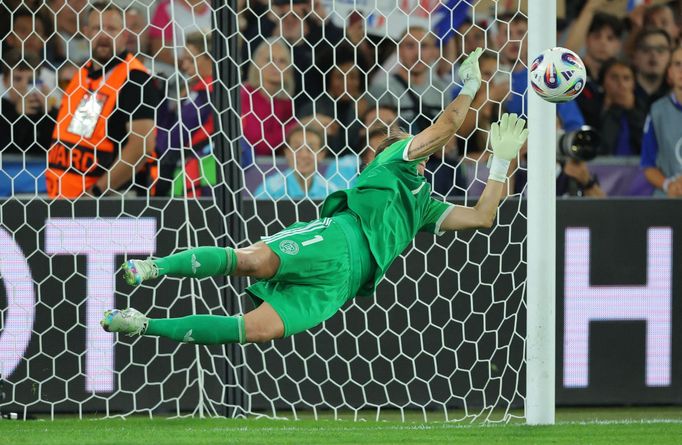 Ann-Katrin Bergerová při rozstřelu ve čtvrtfinále Eura