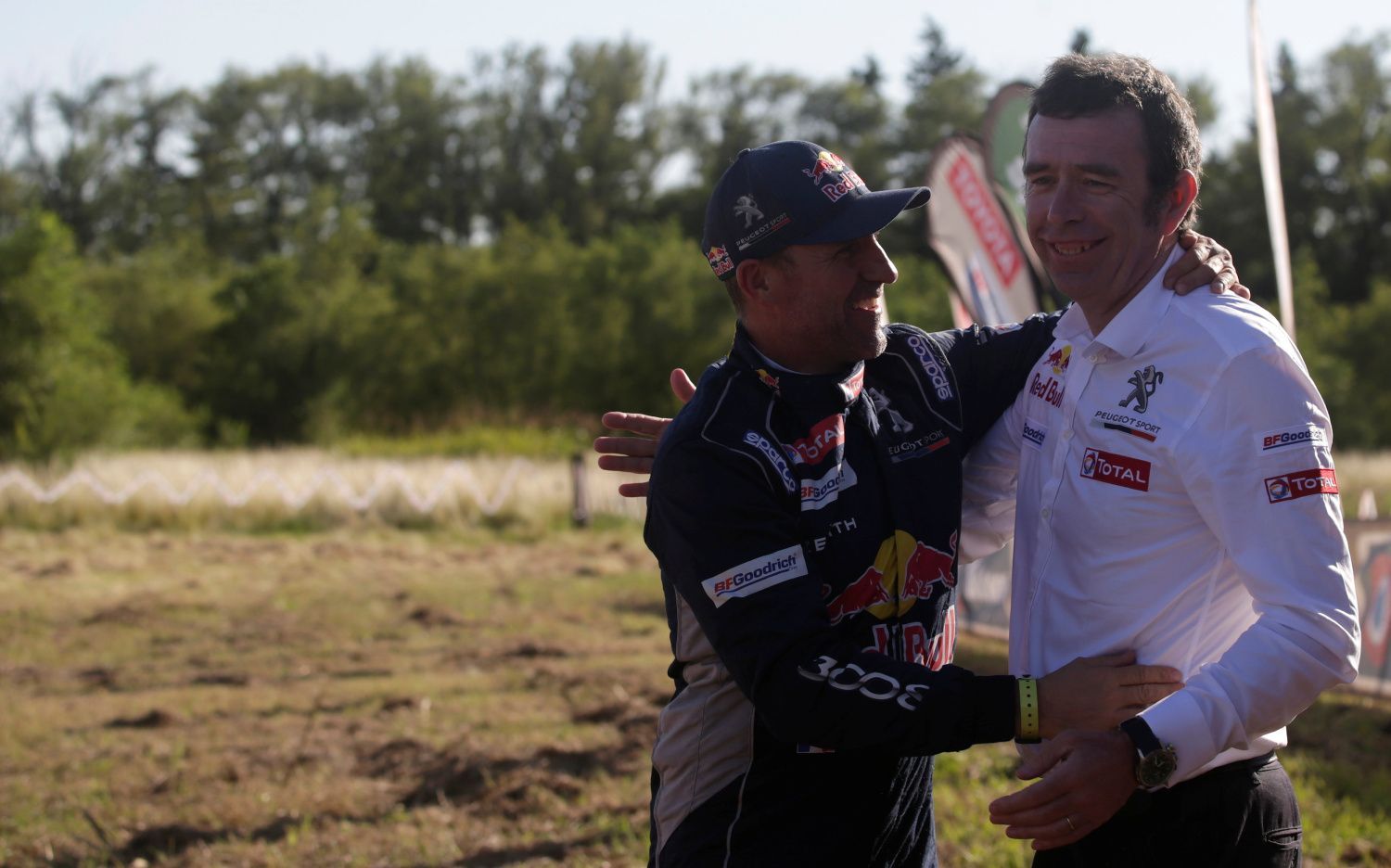 Rallye Dakar, 12. etapa:  Stephane Peterhansel a  sportovní ředitel Peugeotu Bruno Famin