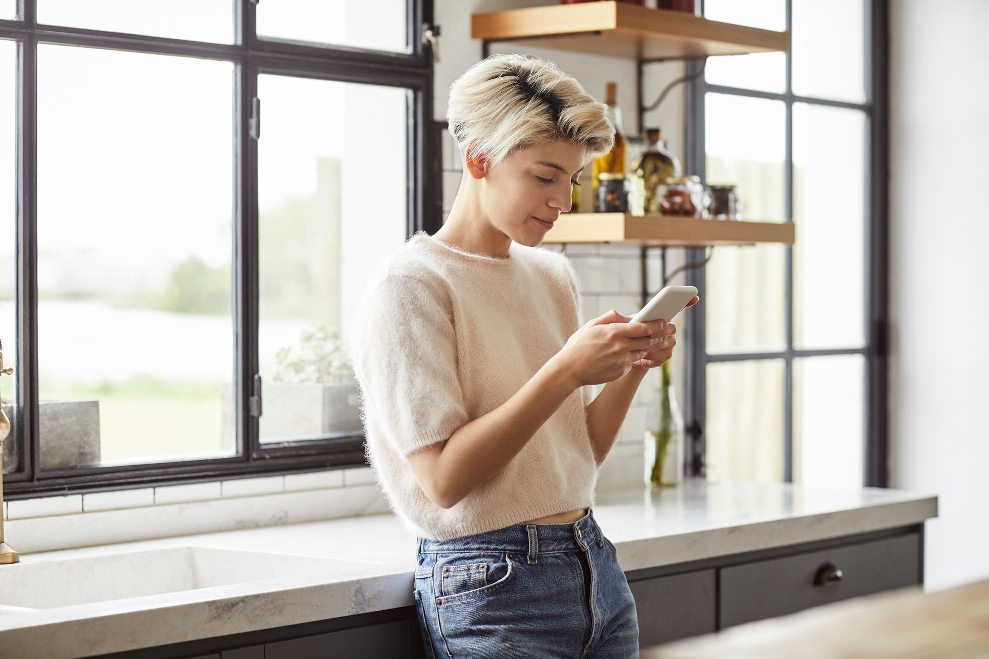 zena s telefonem, zena