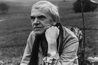 Knihy, kresby, výstřižky. Kundera věnuje svou knihovnu a archiv Brnu
