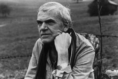 Knihy, kresby, výstřižky. Kundera věnuje svou knihovnu a archiv Brnu