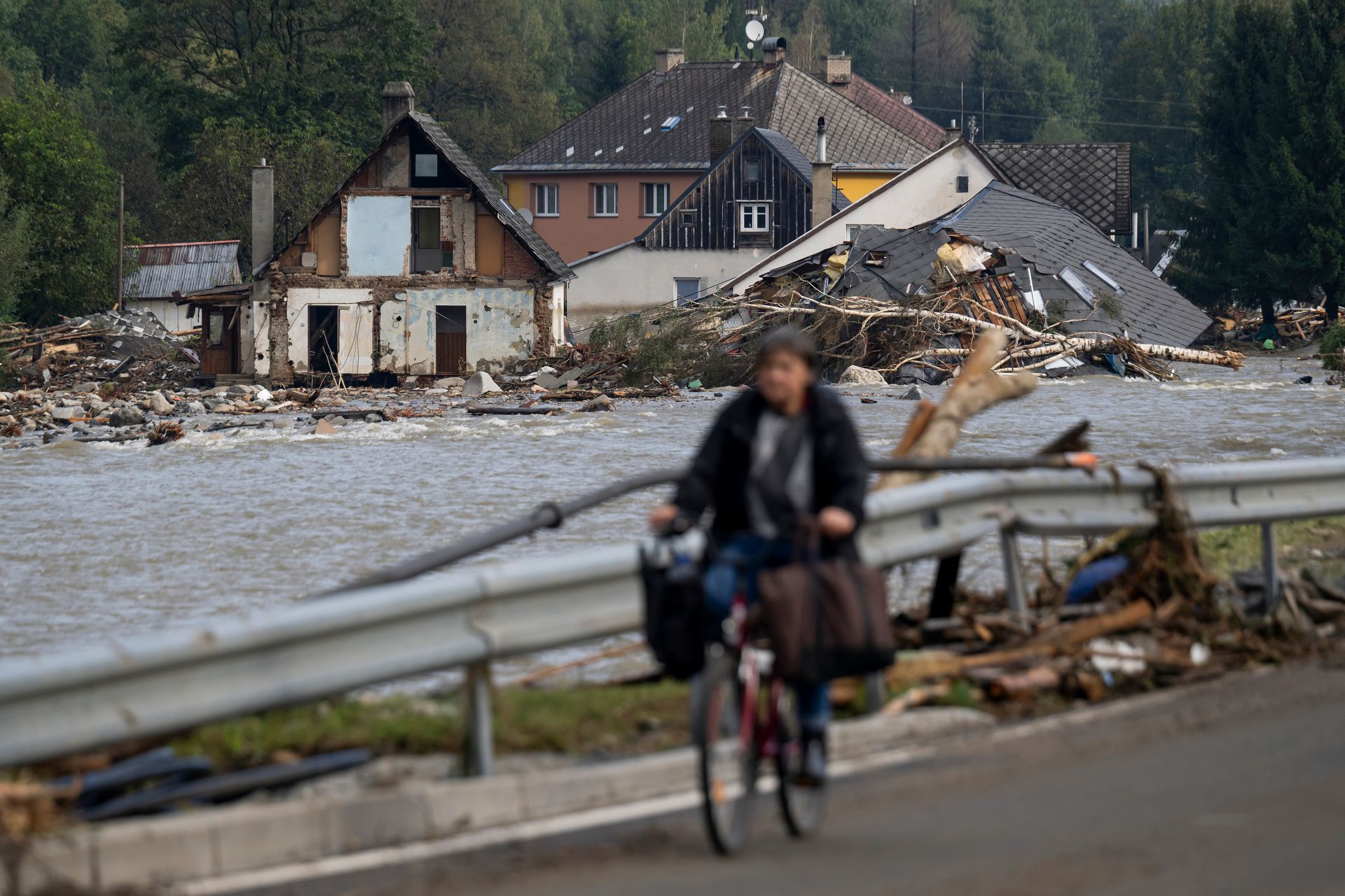 Kniha Miliony okamžiků a výstava 100kamžiků, Výstava, kniha, ČTK, Magazín, Foto