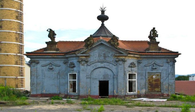 Děčín - zámek s pavilonem v Růžové zahradě před .rekonstrukcí