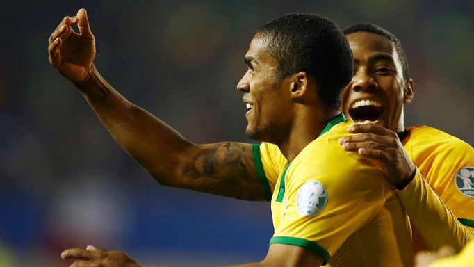 Copa América 2015: Brazílie-Peru: Douglas Costa slaví vítězný gól