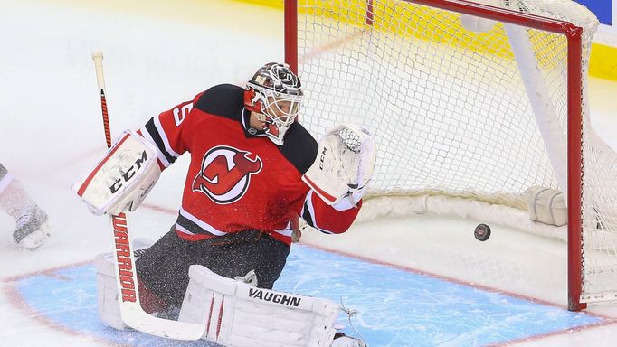 New Jersey - Calgary (Schneider inkasuje gól)