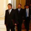 Zástupci KSČM přicházejí na jednání s prezidentem