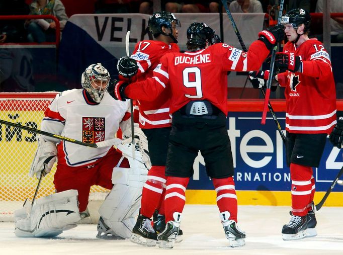 Hokej, MS 2013, Česko - Kanada: Eric Staal (vpravo) slaví gól na 0:1