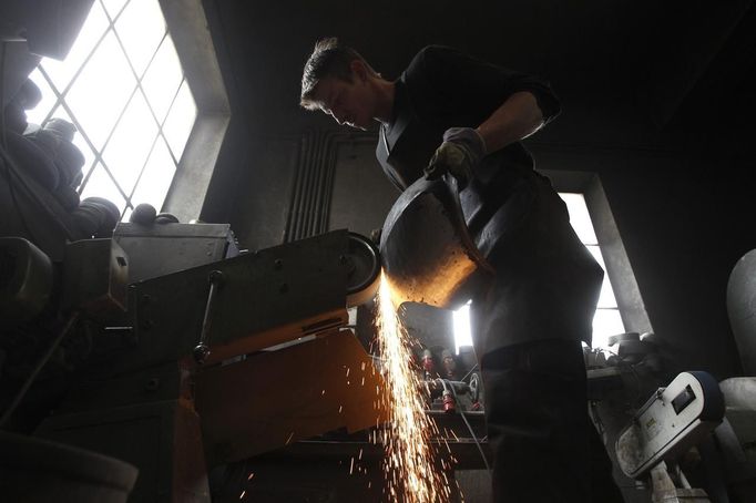 Blacksmith Johann Schmidberger works on a harness for the Vatican Swiss Guard at his workshop in Molln, Upper Austria June 12, 2012. Blacksmith brothers Johann, 29, and Georg, 28, produce made-to-order handmade harnesses for the Vatican, which take 120 hours of handiwork per piece and hardly differs from the 500-year-old originals. The brothers carry on the tradition of the blacksmith trade in the fifth generation of their family. REUTERS/Lisi Niesner (AUSTRIA - Tags: SOCIETY MILITARY) Published: Čer. 12, 2012, 10:20 odp.