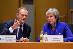 Divoký brexit, nebo odložený rozvod "po dobrém"? EU rozhoduje o žádosti Britů