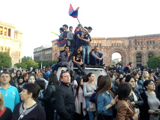 Jerevan ovládly nepokoje. 