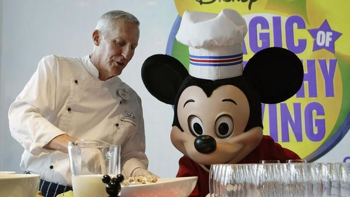 Nyní zdravěji, řekli si u Disneyho. A kromě výživového specialisty Garyho Jonese angažovali i Myšáka Mickeyho.