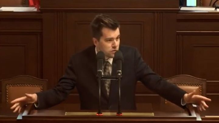 "Konečně mu někdo naložil." Ostrý střet Piráta s Babišem obletěl sociální sítě