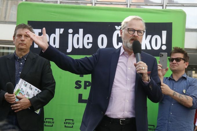Premiér a jednička kandidátky SPOLU na jihu Moravy Petr Fiala při projevu na mítinku v Brně.