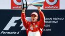 Takto si Schumacher vychutnává jeden z posledních triumfů v F1 - VC Itálie v roce 2006. Naposledy triumfoval v Číně v témže roce.