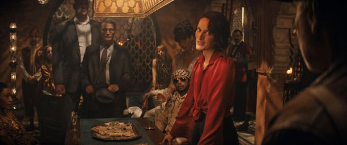Mads Mikkelsen jako Jürgen Voller, Phoebe Waller-Bridge v roli Heleny a Harrison Ford coby Indiana Jones.