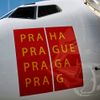 Letadlo s reklamou na Prahu