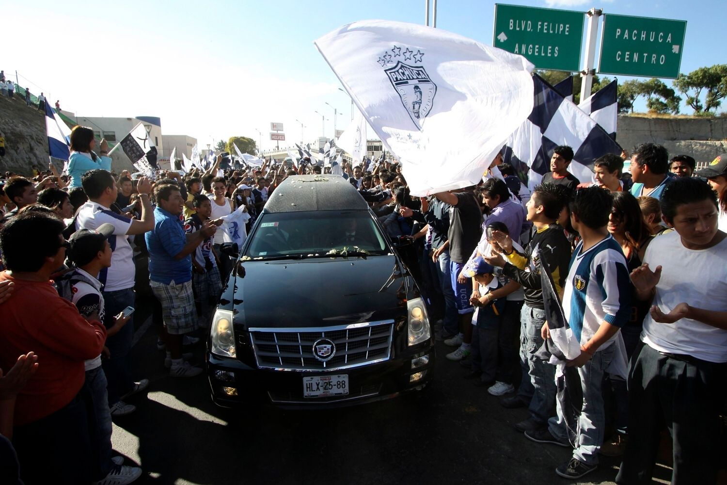 Miguel Calero, pohřeb na hřišti stadionu Hidalgo