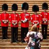 Královská garda na dostihové Velké národní v Aintree 2024