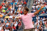 V semifinále na třetího nasazeného Federera čeká lepší z dvojice Novak Djokovič ze Srbska - Jeremy Chardy z Francie.
