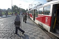 Poškozené koleje omezily v Praze 6 tramvajovou dopravu