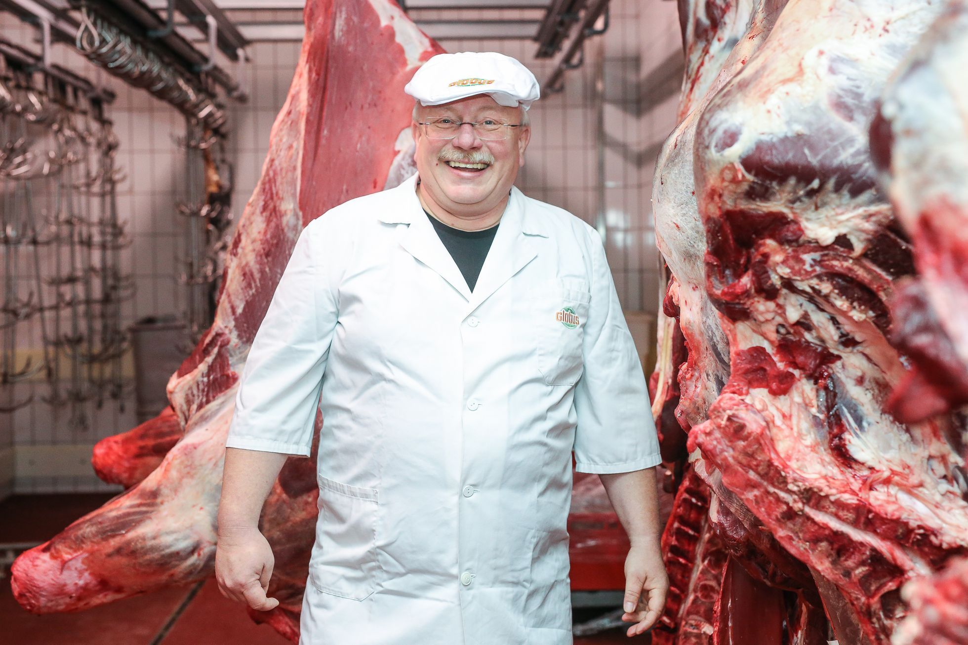 Hyperkmarket Globus - příprava masa, řeznictví, řezník Pavel Holeček