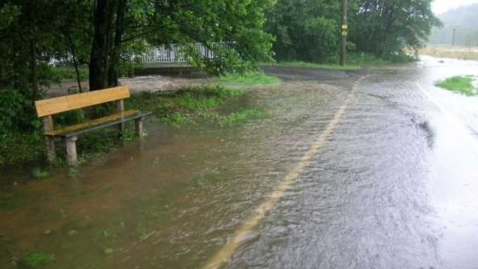 Po Zlínsku zasáhly lokální záplavy také Vsetínsko a část Kroměřížska. (Ilustrační foto)