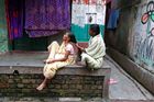 Omámené a ostříhané. Záhadné krádeže vlasů způsobují paniku mezi ženami v Indii