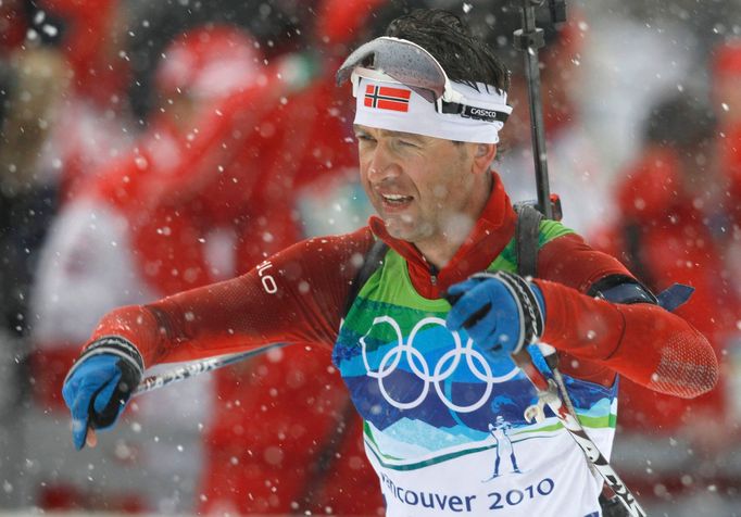 Bjoerndalen na trati závodu biatlonistů na 10 km