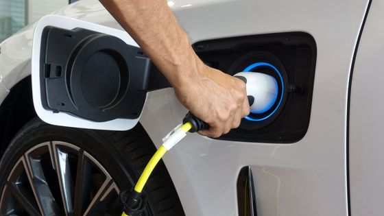 Je jich hodně, musíme vás zdanit. První z velkých trhů chystá past na elektromobily