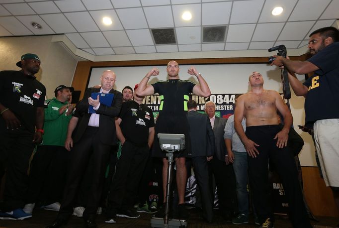 Tyson Fury a Alexander Ustinov na vážení