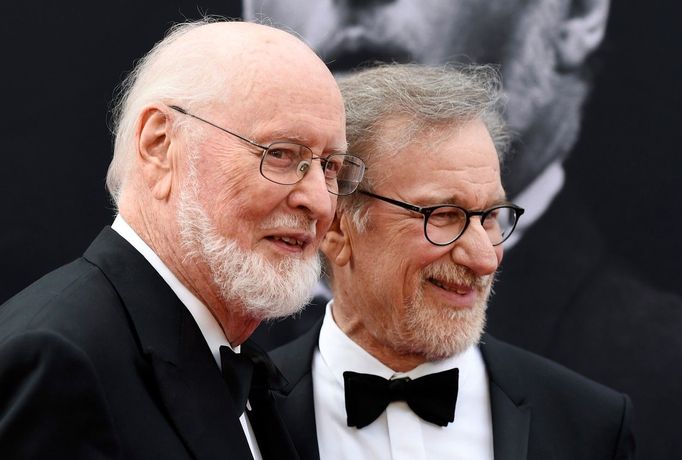 Je to "jedno z nejhlubších přátelství v mém životě", říká Steven Spielberg (vpravo) o vztahu s Johnem Williamsem (vlevo). Snímek pochází z roku 2016.