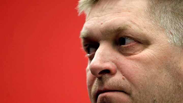 Slovenská policie zadržela Roberta Fica před začátkem jeho vlastní protestní akce; Zdroj foto: Reuters