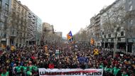 Patrně k nejnásilnějšímu střetu došlo poblíž sídla regionální katalánské vlády. Policie zde zadržela nejméně tři demonstranty.