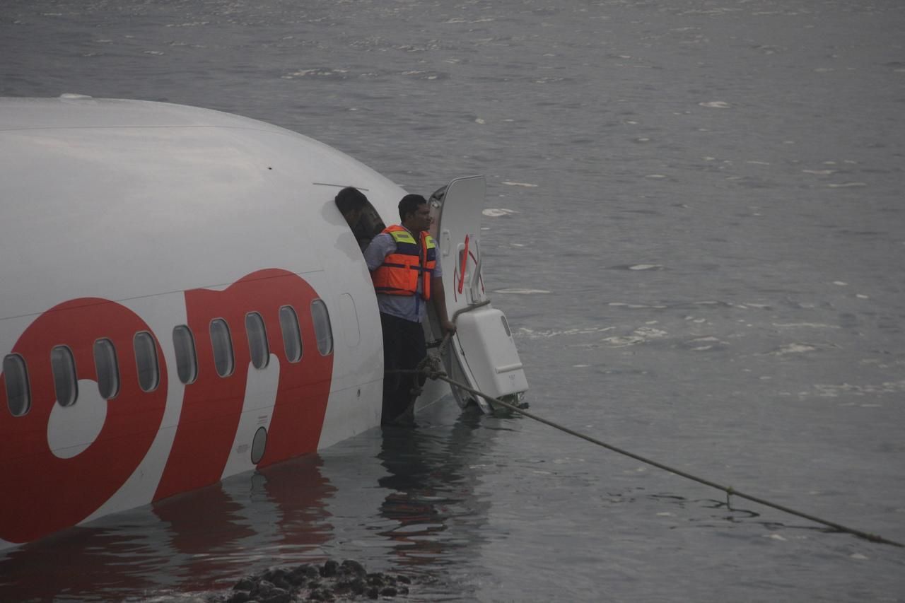 Indonéský letoun skončil v moři