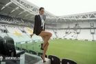 Ronalda uvítá nahá zaměstnankyně Juventusu, královský Hyde Park zkropil déšť s vysokým obsahem piva