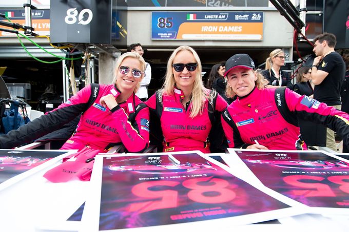 24h Le Mans 2022: Iron Dames - Rahel Freyová, Sarah Bovyová a Michelle Gattingová