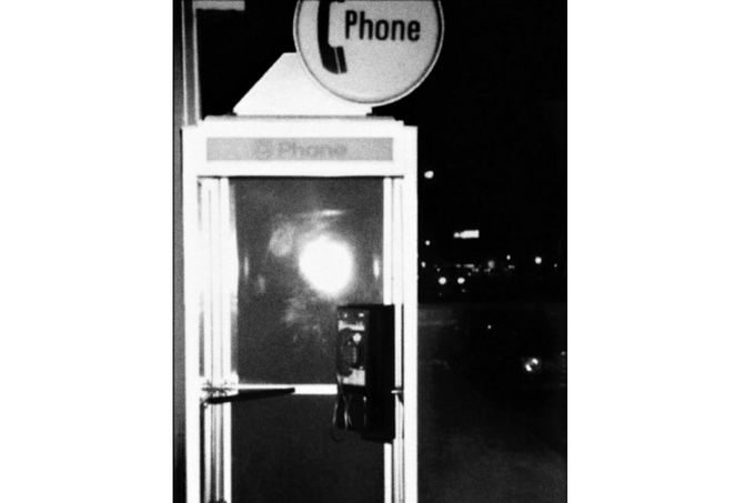 Telefonní budka na křižovatce Springs a Tuolumne ve Valleju, odkud Zodiac 5. 7. 1969 ohlásil vraždu a přihlásil se k dalším činům.